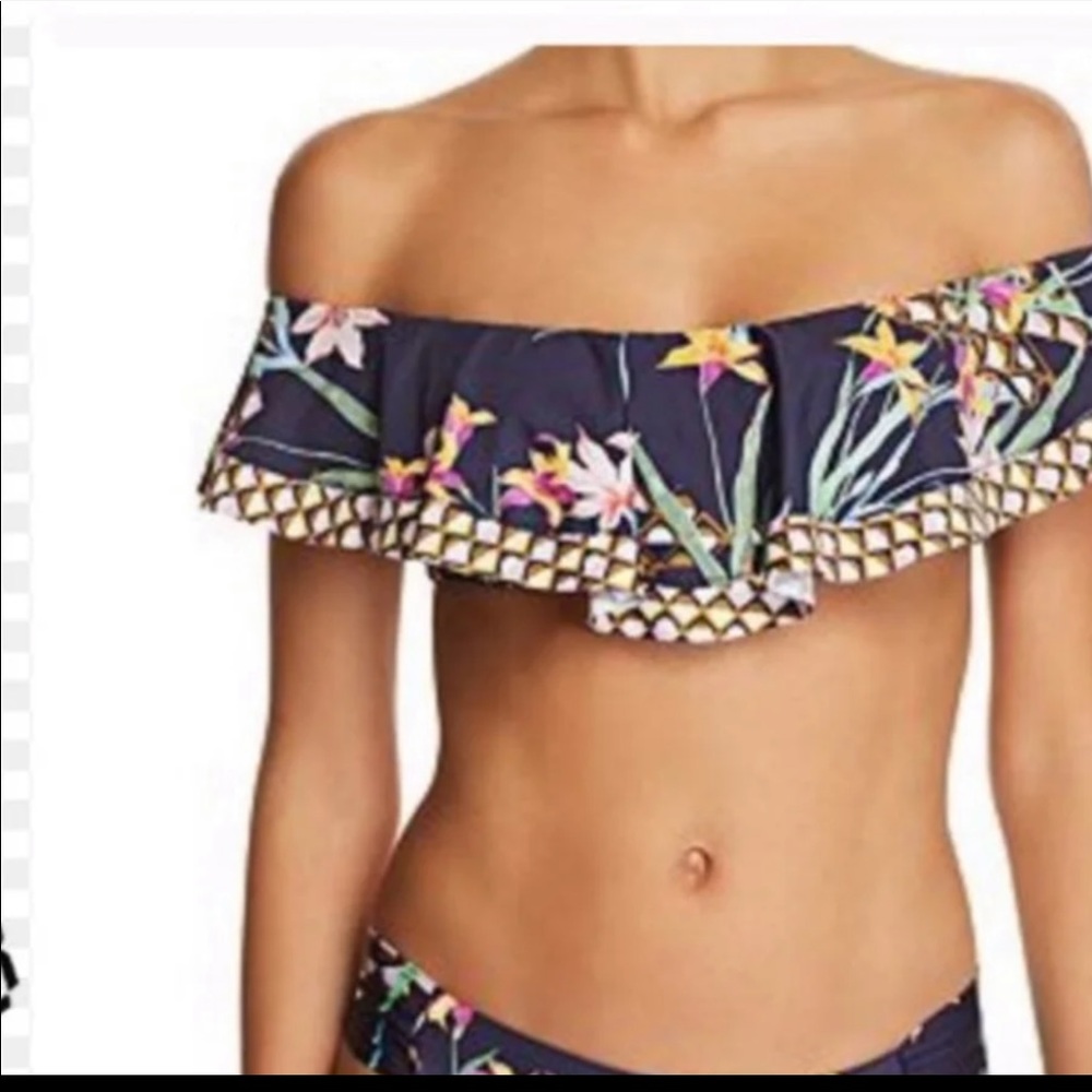 🔥⬇️ SALE NWT Trina Turk Top Fiji Floral Off-the-Shoulder - Picture 3 of 9